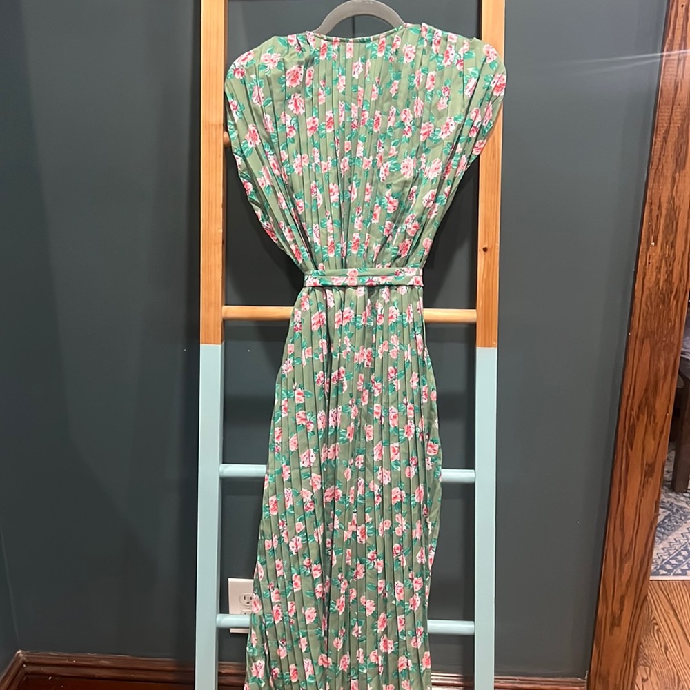 NWT Pretty Little Thing floral dress